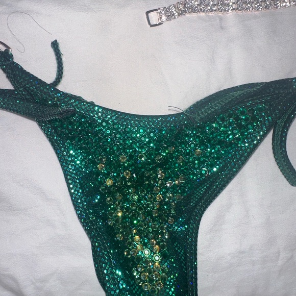 Competition bikini - Picture 6 of 7